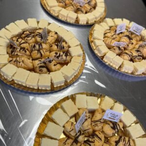 Platou - Mini-eclere & Alba-ca-Zăpada 1 kg