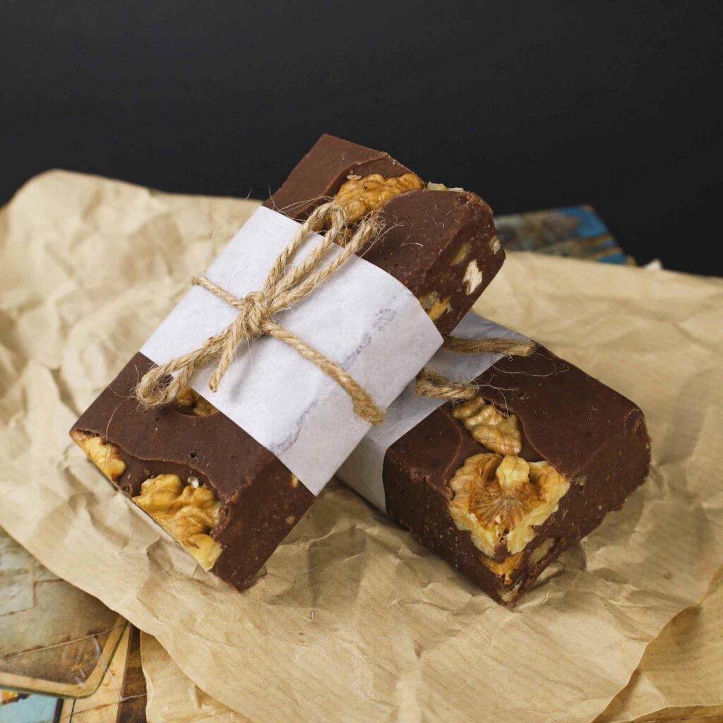 Baton de casă cu nucă 100 g